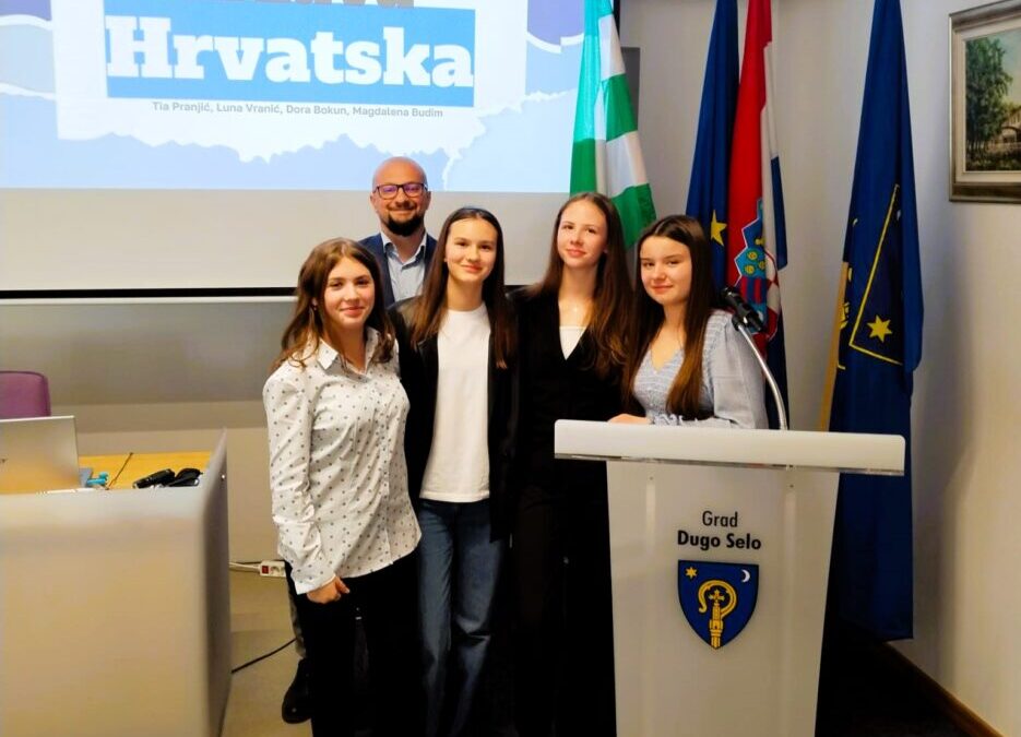 DEMOKRACIJA NA DJELU: Učenice osmih razreda održale predavanje u Gradskoj vijećnici