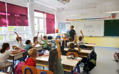 SIGURNOST U PROMETU: Učenici prvih razreda uče kako biti sigurni u prometu