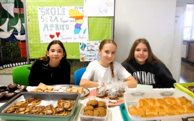 DAN VOLONTERA: Slatki štandovi za „Škole za Afriku“