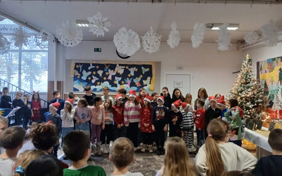 BOŽIĆNA TRADICIJA: Posjet mladih koledara iz OŠ „Ivan Benković“