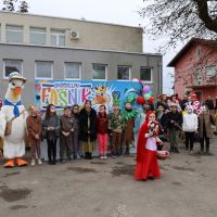 DUGOSELSKI FAŠNIK: Snjeguljica, patuljci, Crvenkapica i šumski prijatelji osvojili gradske ulice